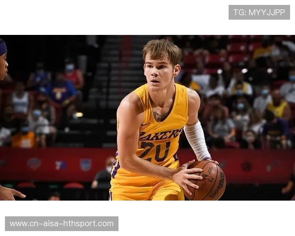 麦克朗是首位在生涯第10场NBA比赛前效力过5支球队的球员，麦克朗篮球