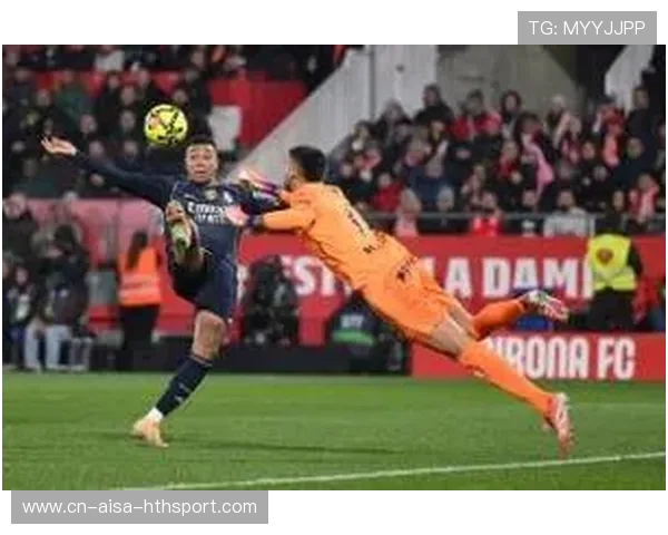 维尼修斯高速突破至边线，皇马形成多次连续威胁——边路风暴中的全场协同